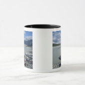 下流のアルセク川をラフティング マグカップ (中央)