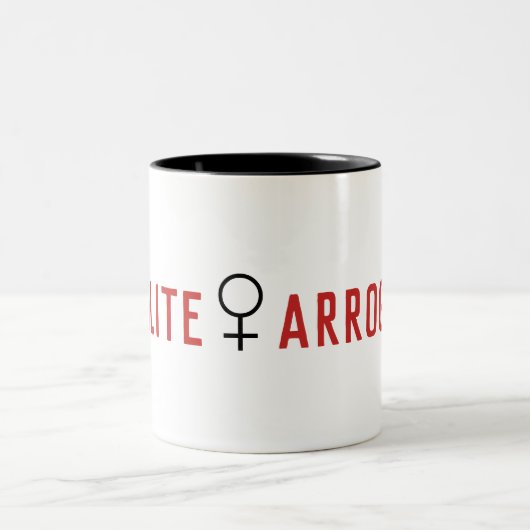 不作法な傲慢な女性の女性のシンボル ツートーンマグカップ (中央)