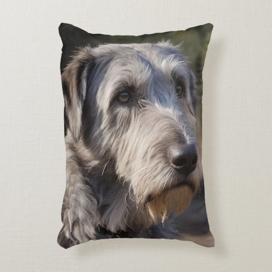 「不動の女王陛下、残忍な狼の目つき」 アクセントクッション (正面(垂直))