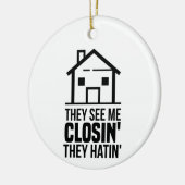 不動産エージェント彼らは私を見るクロージング同僚の休日 セラミックオーナメント (左)