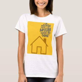 "不可能に見えることも常に可能 Inspirational Design" Tシャツ