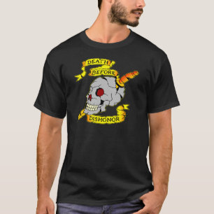 不名誉のスカル及び短剣の入れ墨の前の死 Tシャツ