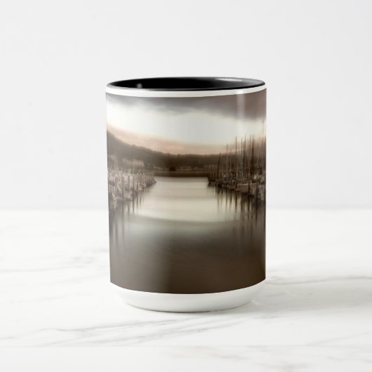 不均衡な柱ポイント港ハーフムーンベイ マグカップ (中央)