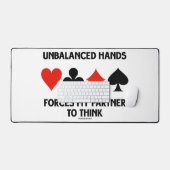 不安定な手が私のパートナーを強制的に橋考えに渡す デスクマット (キーボード&マウス)