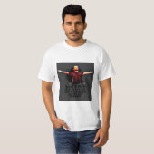 不屈の精神：死んだものが決して死ぬことはない Tシャツ (正面フル)