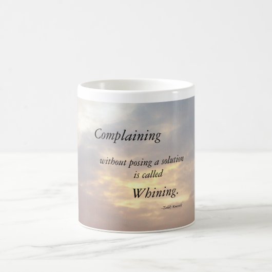 不平を言うテディなルーズベルトのマグ コーヒーマグカップ (中央)