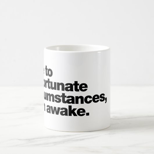 不幸な境遇だから目が覚めている コーヒーマグカップ (中央)