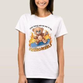 不思議なスケートボードのクマ Tシャツ