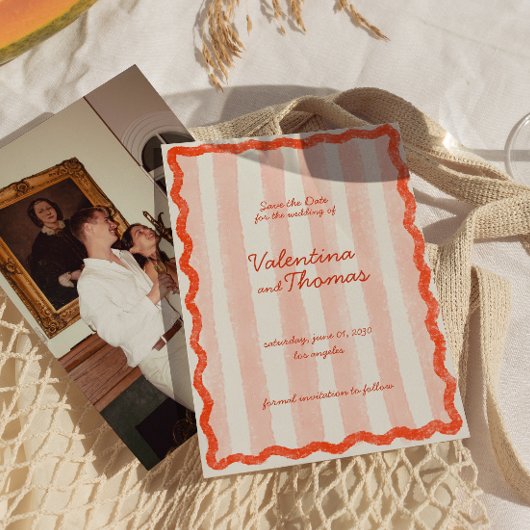 不思議なモダン ピンク＆レッド ウェディング セーブ・ザ・デート 招待状