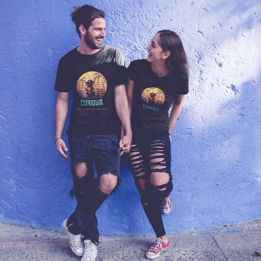 不思議な海賊の猫は、古代の謎を解き明かす Tシャツ