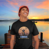 不思議な海賊の猫は、古代の謎を解き明かす Tシャツ