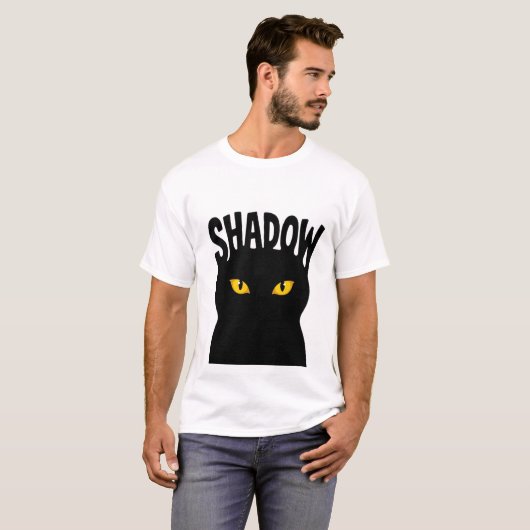 不思議な黒猫の目のデザイン Tシャツ (正面フル)