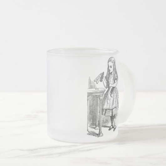 不思議の国のアリスは私を曇らしましたコーヒー・マグを飲みます フロストグラスマグカップ (正面右)