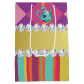 不思議の国のカラフルなアリスは縞で飾り、 ミディアムペーパーバッグ (裏面)