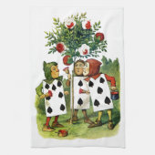 不思議の国の中心のバラの女王を絵を描くこと キッチンタオル (縦)