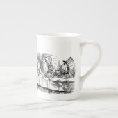 不思議の国の帽子屋のお茶会のヴィンテージアリス ボーンチャイナマグカップ (右)