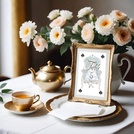 不思議の国王室の王座の遊カードに入ったアリス テーブルナンバー