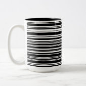不揃いな黒と白のストライプが多数 ツートーンマグカップ (左)