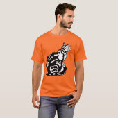 不服従なキジトラ猫の後ろ姿 Tシャツ (正面フル)