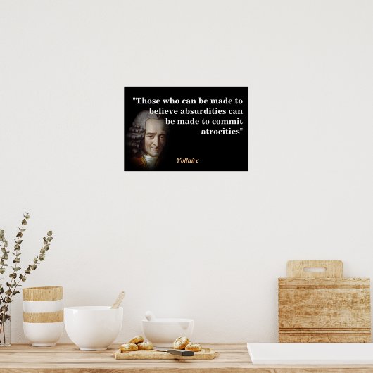 不条理と残虐行為に関するヴォルテール引用文 ポスター (キッチン)