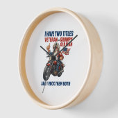 不機嫌おもしろいそうな老人退役軍人バイク 壁時計 (傾斜)