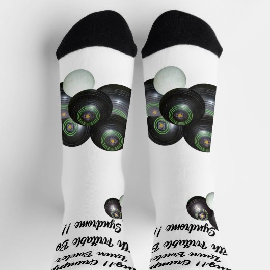 不機嫌おもしろいなオスの芝生ボウリングをする人、 クリケットの投手、クルーソックス ソックス (上部)