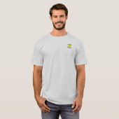 不機嫌なおじいさん 小さなカーブテキストロゴ Tシャツ (正面フル)