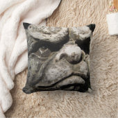 不機嫌なガーゴイル枕 クッション (ブランケット)