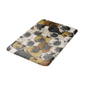 不機嫌なパグおもしろい/かわいいパグ犬の子犬のパターン バスマット (アングル)