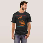 不機嫌なペリカンに見えるのをやめろ おもしろい Tシャツ (正面フル)