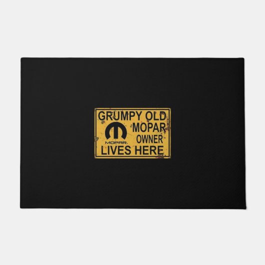 不機嫌な古いMopar所有者の車のフォーマット ドアマット (正面)