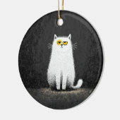 不機嫌な白猫 - ユーモアあふれるミニマルな猫のアート セラミックオーナメント (左)