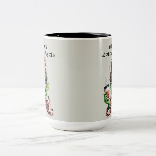 不機嫌な緑の毛皮の女性がコーヒーが大好き ツートーンマグカップ (中央)