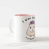 不機嫌モルモットの女性私は普通の8ピギー前でした ツートーンマグカップ (正面左)