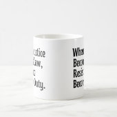 不正が法律の抵抗力となれば コーヒーマグカップ (中央)