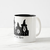 不気味おもしろいな黒い魔女の怖いハロウィーン ツートーンマグカップ (正面右)