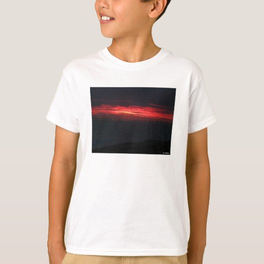 不気味だけど美しい夕焼け Tシャツ (正面)