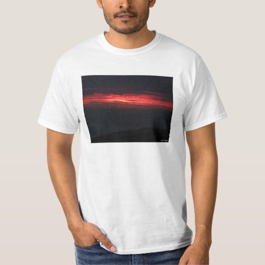 不気味だけど美しい夕焼け Tシャツ (正面)