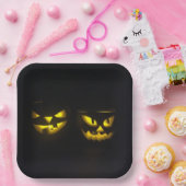 不気味なイエローハロウィーンパンプキン顔オンブラック ペーパープレート (パーティー)