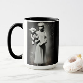 不気味なエーテルの女の子テディベアを保持 マグカップ