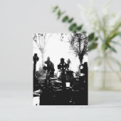 不気味なゴシック様式の墓地 ポストカード (スタンド正面)