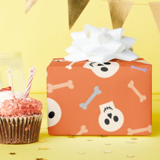 不気味なスカルとボーンオレンジのハロウィンギフトラップ ラッピングペーパー (誕生日パーティー)