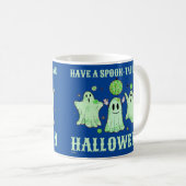 不気味なハロウィーンの幽霊を持おもしろいつ コーヒーマグカップ (正面右)