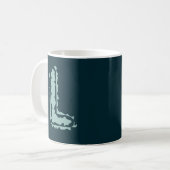 不気味なモノグラムミントグリーンオン深いブルー コーヒーマグカップ (正面左)