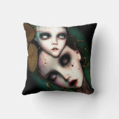 不気味な人形がホラーアートを導く クッション (裏面)