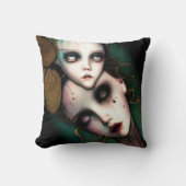 不気味な人形がホラーアートを導く クッション (正面)
