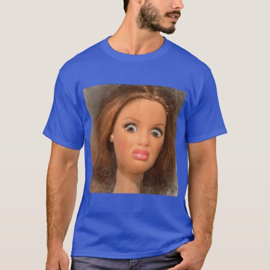 不気味な人形の顔 Tシャツ (正面)