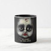 不気味な人形幽霊のよく出るハロウィーンホラー マグカップ (中央)