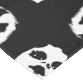 不気味な人形顔 テーブルクロス (アングル)