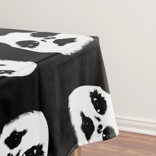 不気味な人形顔 テーブルクロス (インサイチュ)